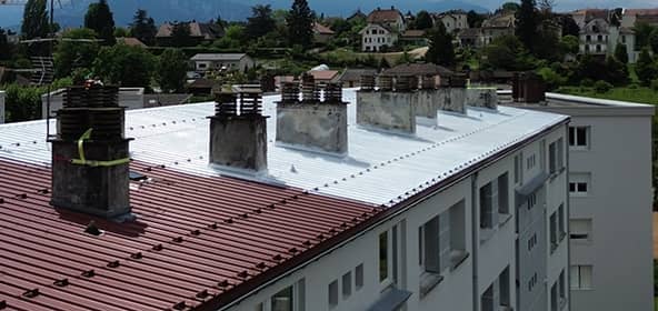 Toit cool roof en chantier hero 116c57a1 388e 4290 87b4 7e2700966a6b
